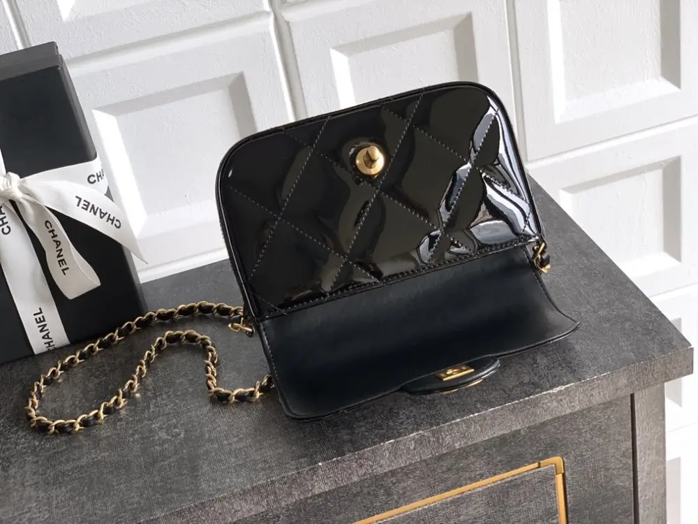 Chanel Сумка Chanel Flap Bag 18 см Handle Mirror Calfskin — Фото 5