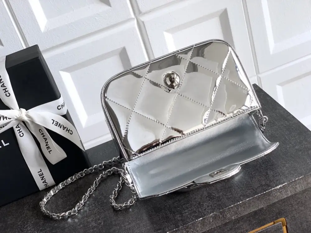 Chanel Сумка Chanel Flap Bag 18 см Handle Mirror Calfskin — Фото 5
