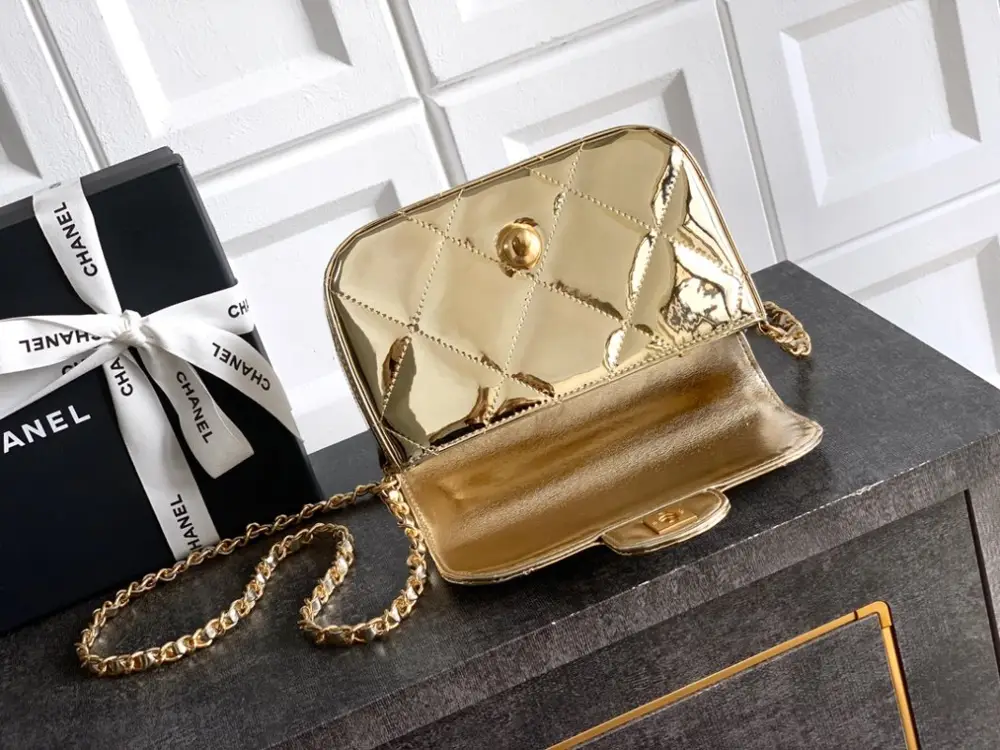 Chanel Сумка Chanel Flap Bag 18 см Handle Mirror Calfskin — Фото 5