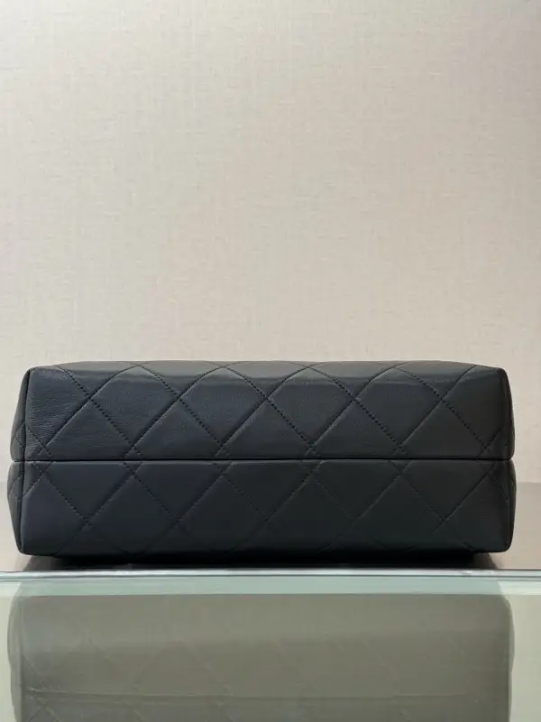 Chanel A bag Chanel Small Tote Bag 36 cm at color бургунди — Photo 3