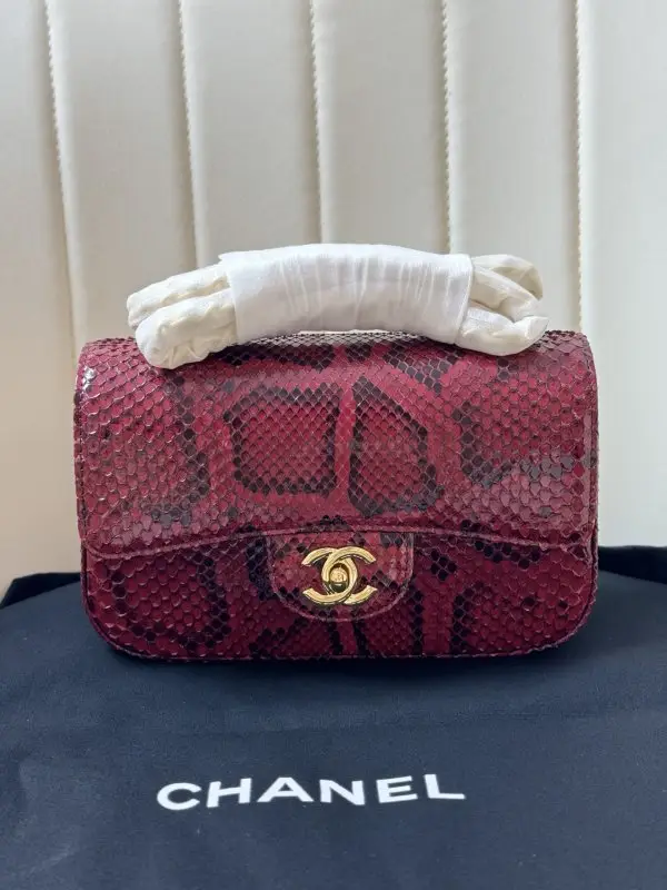 Chanel — Сумка Classic Double Flap 20 см в зміїної шкірі