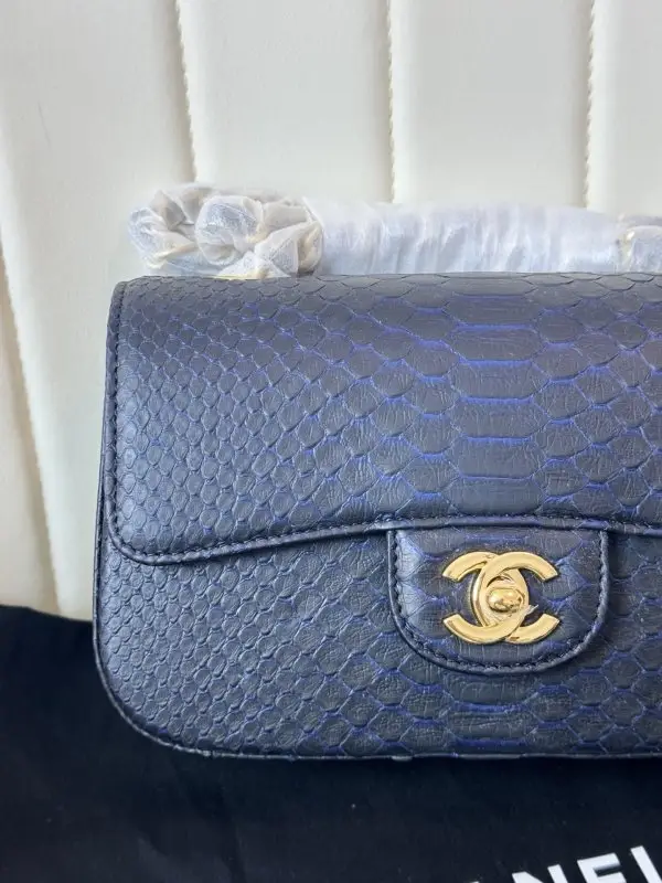 Chanel Сумка Classic Double Flap 20 см в зміїної шкірі — Фото 2