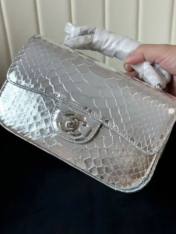 Chanel Сумка Classic Double Flap 20 см в зміїної шкірі — Фото 2