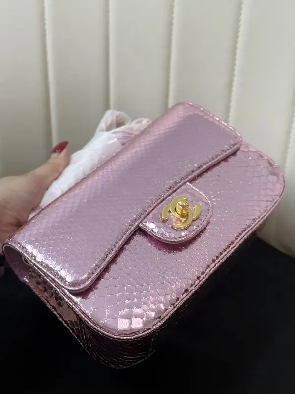 Chanel Сумка Classic Double Flap 20 см в зміїної шкірі — Фото 2
