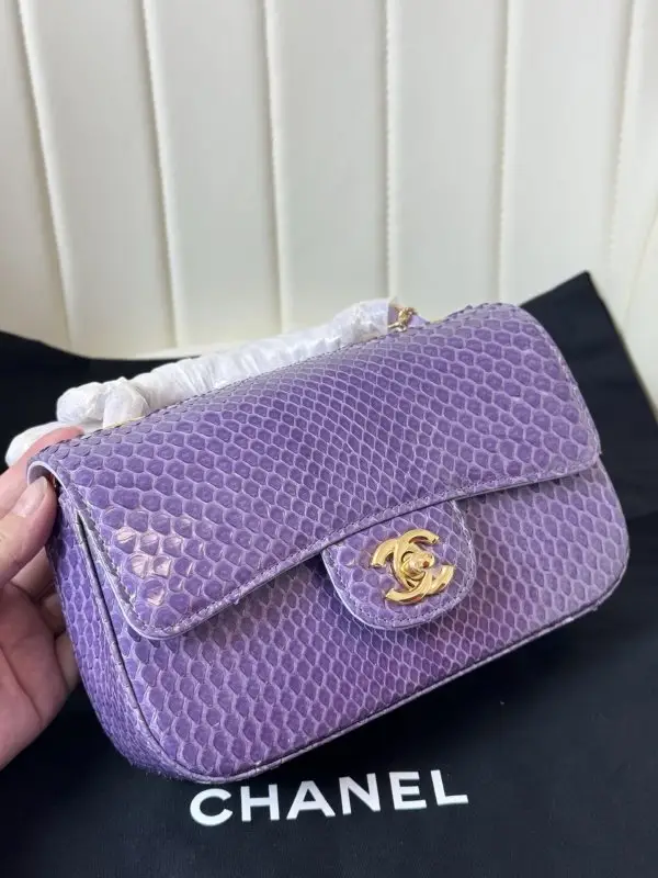 Chanel Сумка Classic Double Flap 20 см в зміїної шкірі — Фото 2