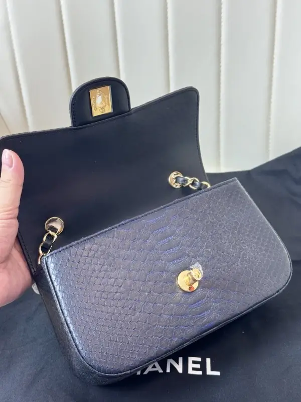 Chanel Сумка Classic Double Flap 20 см в зміїної шкірі — Фото 3