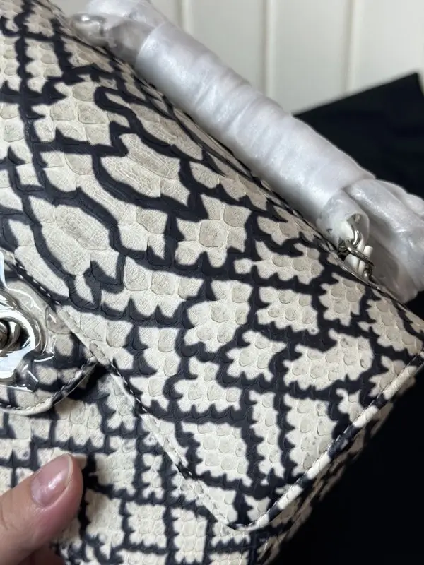 Chanel Сумка Classic Double Flap 20 см в зміїної шкірі — Фото 3