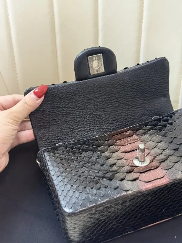 Chanel Сумка Classic Double Flap 20 см в зміїної шкірі — Фото 3