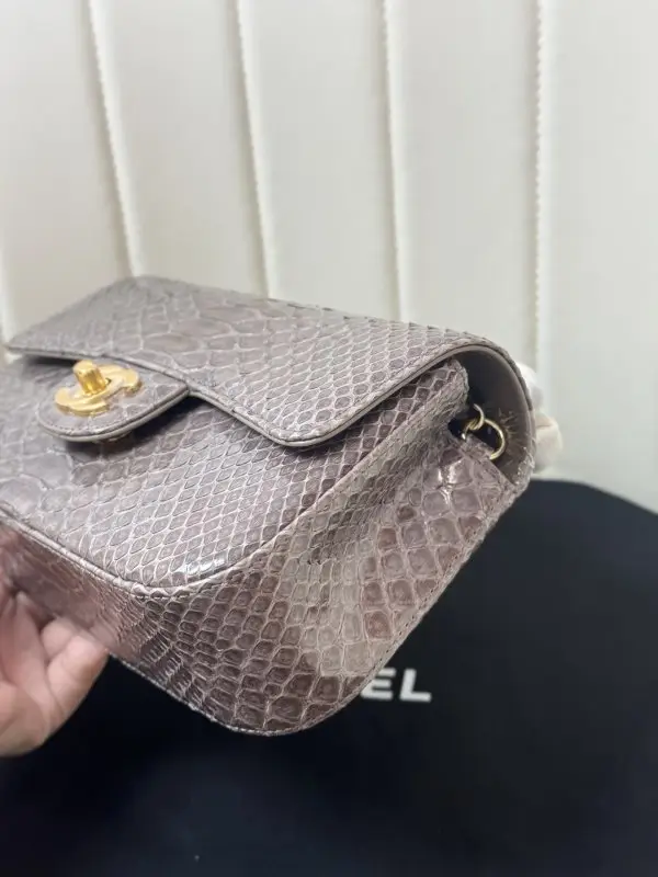 Chanel Сумка Classic Double Flap 20 см в зміїної шкірі — Фото 3