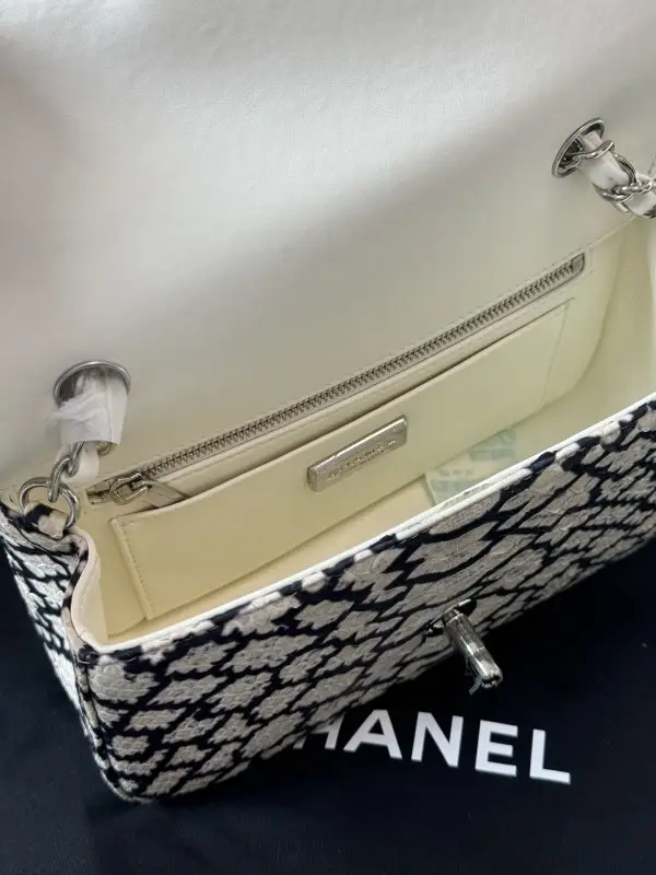 Chanel Сумка Classic Double Flap 20 см в зміїної шкірі — Фото 4