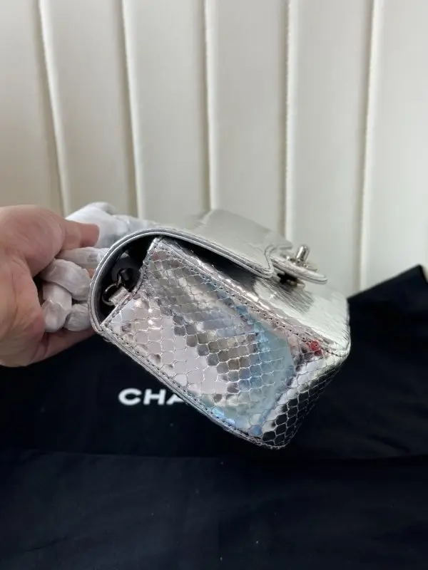 Chanel Сумка Classic Double Flap 20 см в зміїної шкірі — Фото 4