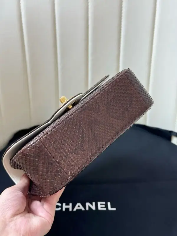 Chanel Сумка Classic Double Flap 20 см в зміїної шкірі — Фото 4