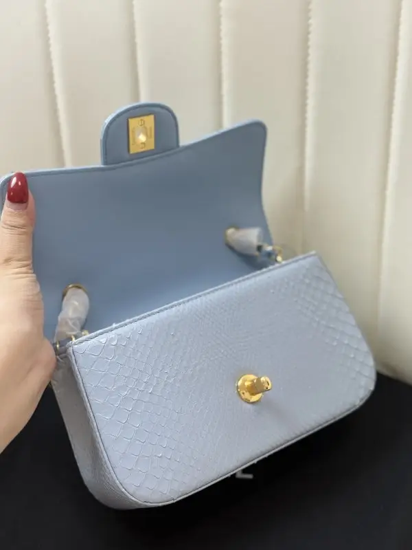 Chanel Сумка Classic Double Flap 20 см в зміїної шкірі — Фото 4