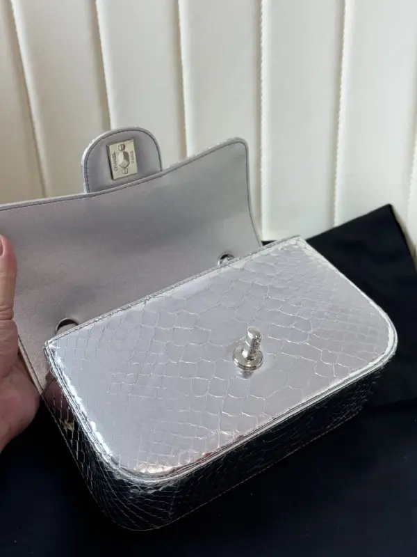 Chanel Сумка Classic Double Flap 20 см в зміїної шкірі — Фото 5