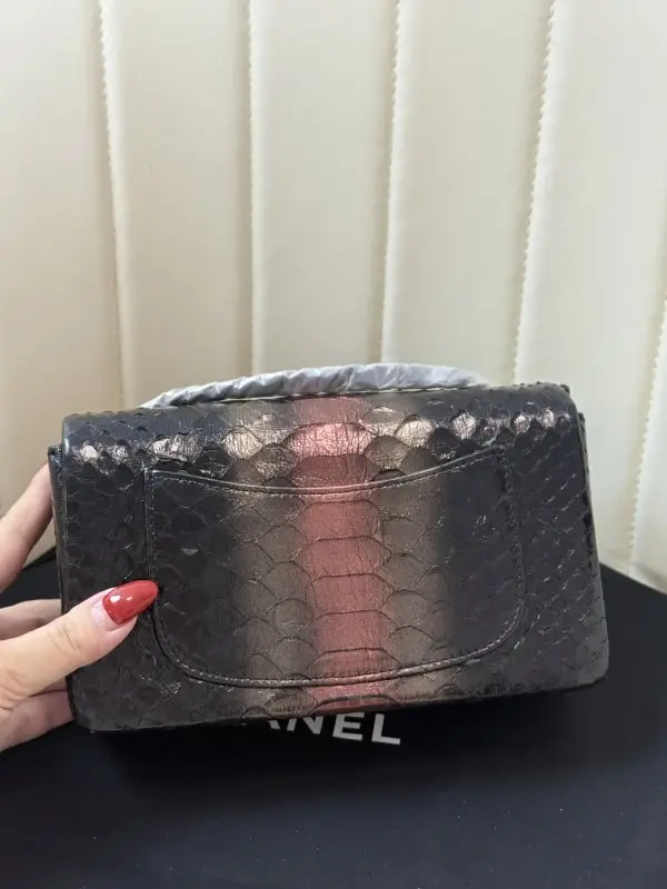 Chanel Сумка Classic Double Flap 20 см в зміїної шкірі — Фото 5