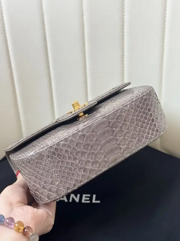 Chanel Сумка Classic Double Flap 20 см в зміїної шкірі — Фото 5