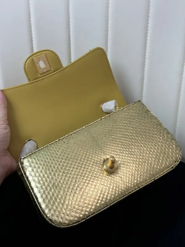 Chanel Сумка Classic Double Flap 20 см в зміїної шкірі — Фото 5