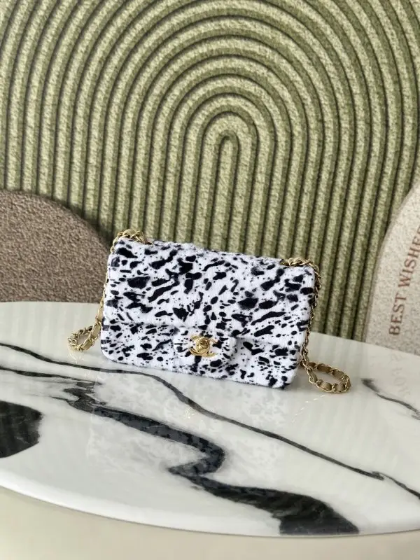 A bag Classic Flap 20 cm from print zebras