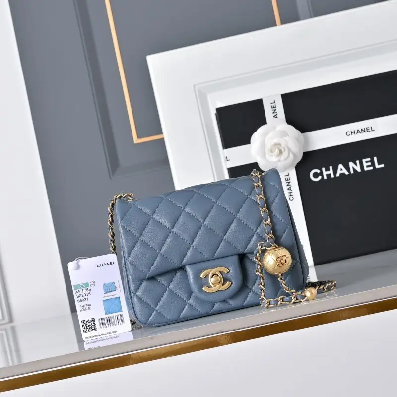 Chanel — Сумка Classic Flap Calfskin 18 см