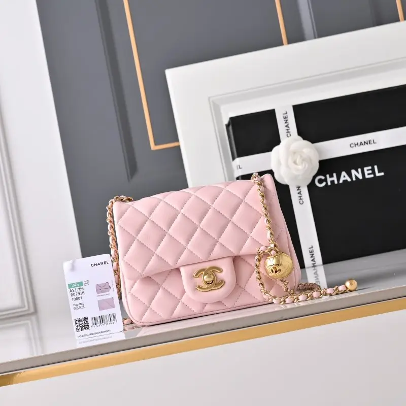 Chanel — Сумка Classic Flap Calfskin 18 см