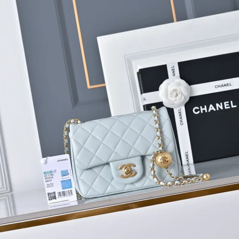 Chanel — Сумка Classic Flap Calfskin 18 см