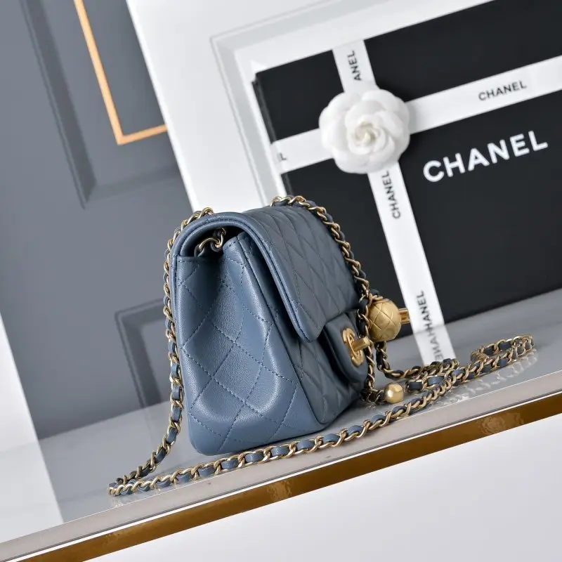 Chanel Сумка Classic Flap Calfskin 18 см — Фото 2