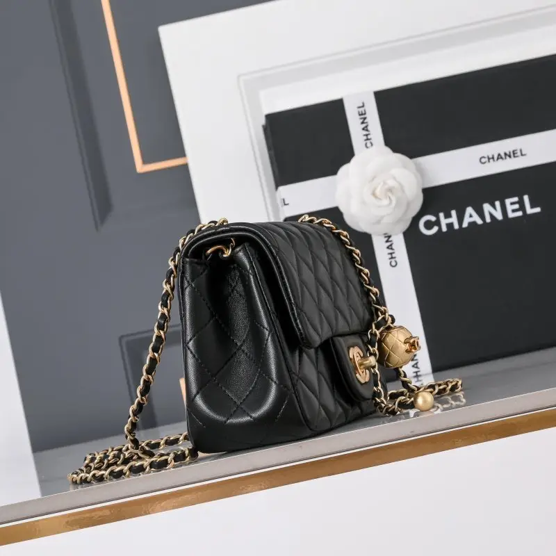 Chanel Сумка Classic Flap Calfskin 18 см — Фото 2