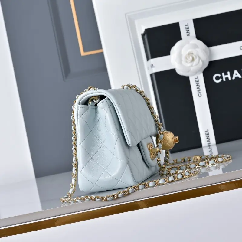 Chanel Сумка Classic Flap Calfskin 18 см — Фото 2