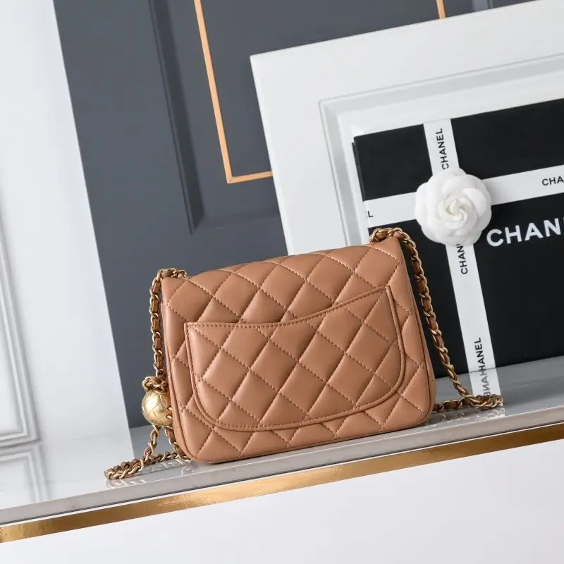 Chanel A bag Classic Flap Calfskin 18 cm — Photo 3