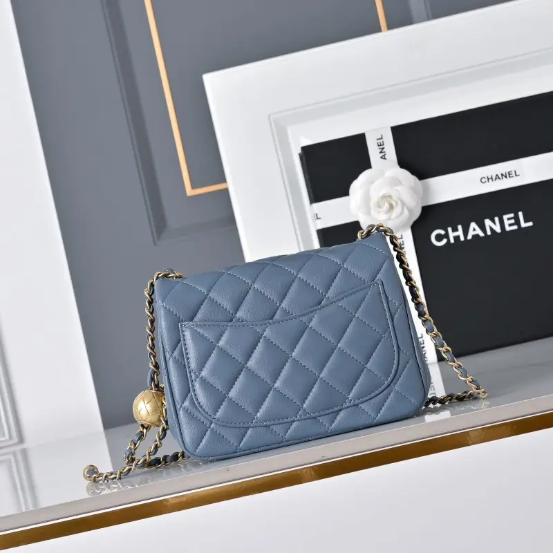 Chanel Сумка Classic Flap Calfskin 18 см — Фото 3