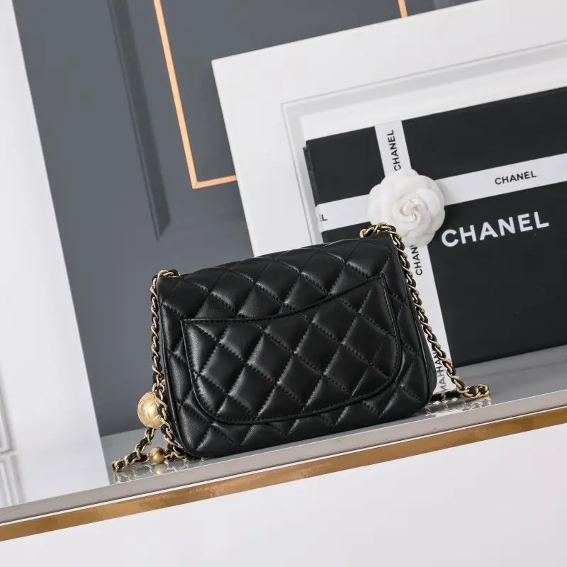 Chanel Сумка Classic Flap Calfskin 18 см — Фото 3