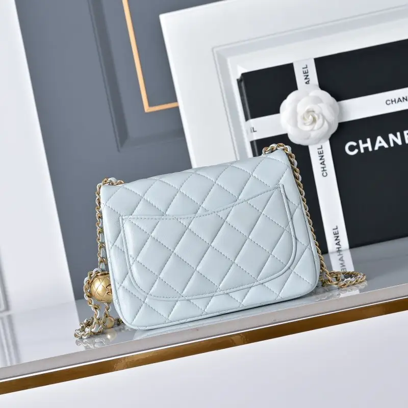 Chanel Сумка Classic Flap Calfskin 18 см — Фото 3