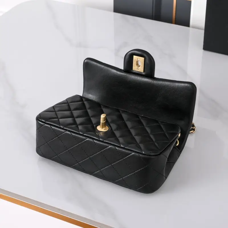Chanel Сумка Classic Flap Calfskin 18 см — Фото 4