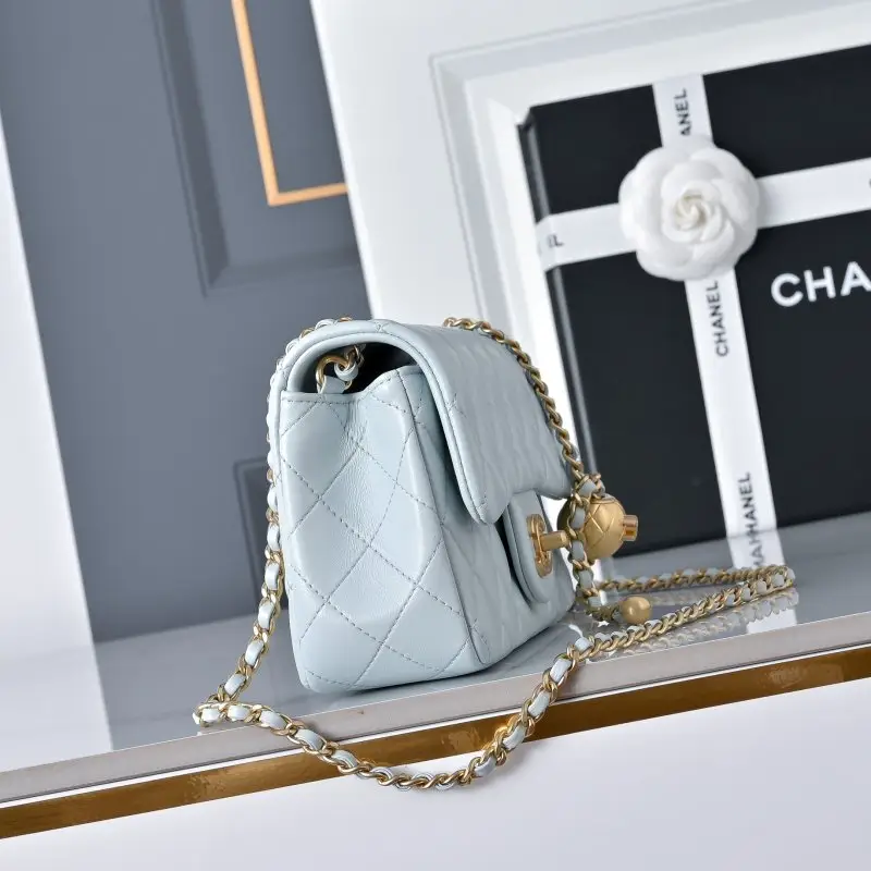 Chanel A bag Classic Flap Calfskin 20 cm — Photo 2