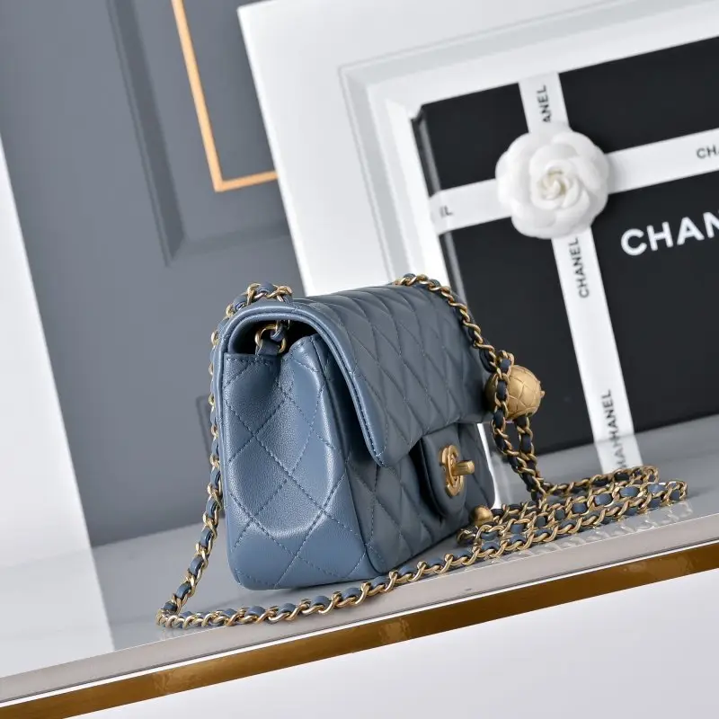 Chanel Сумка Classic Flap Calfskin 20 см — Фото 2