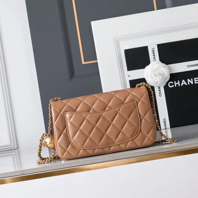 Chanel A bag Classic Flap Calfskin 20 cm — Photo 3