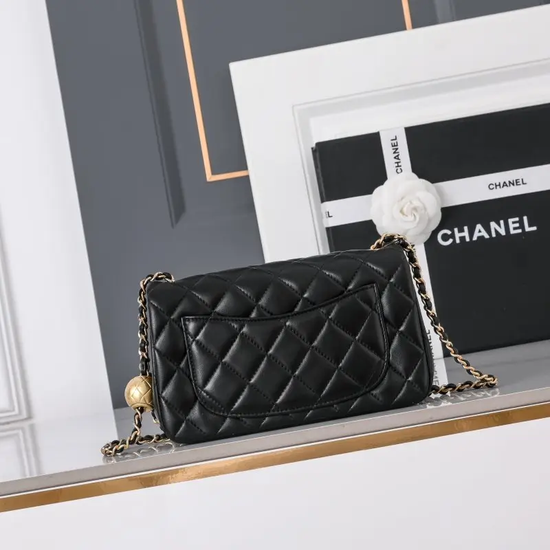 Chanel A bag Classic Flap Calfskin 20 cm — Photo 3