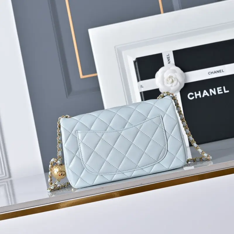 Chanel A bag Classic Flap Calfskin 20 cm — Photo 3