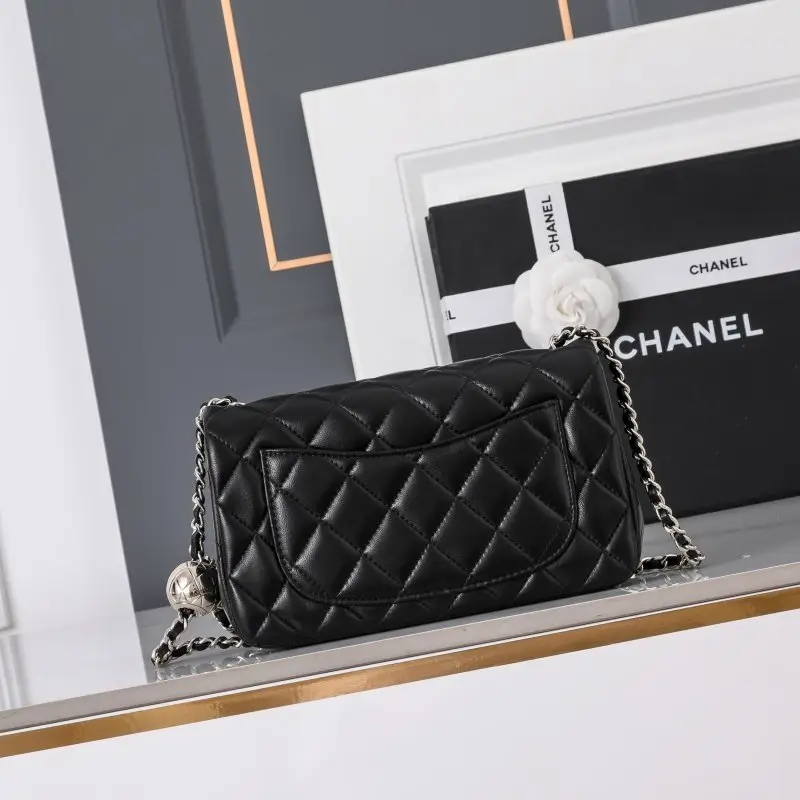 Chanel A bag Classic Flap Calfskin 20 cm — Photo 3