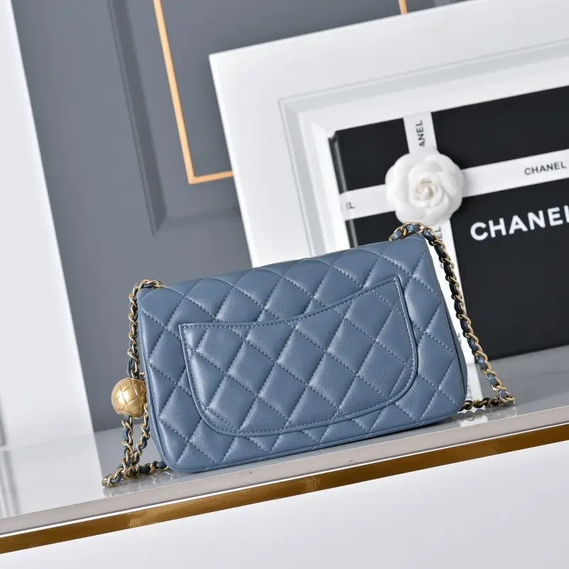 Chanel Сумка Classic Flap Calfskin 20 см — Фото 3