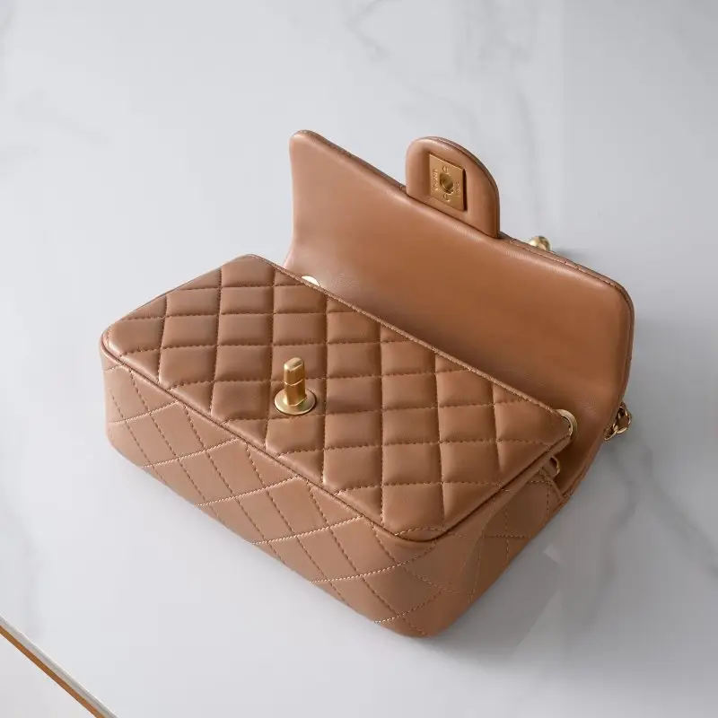 Chanel A bag Classic Flap Calfskin 20 cm — Photo 4