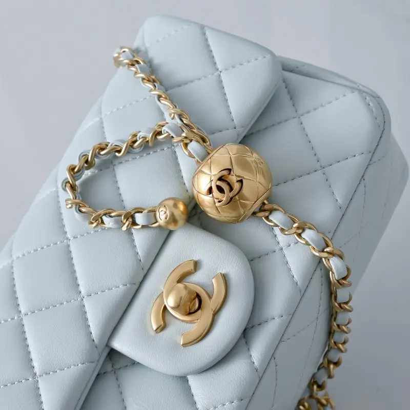 Chanel A bag Classic Flap Calfskin 20 cm — Photo 5