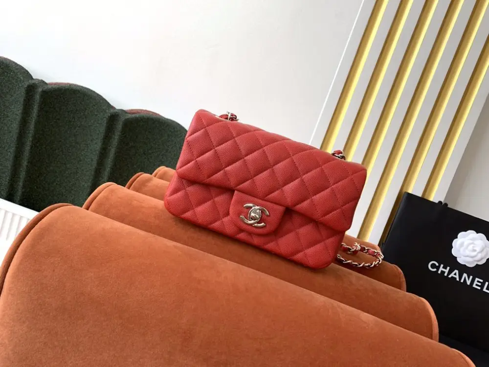 Chanel — Сумка Classic Flap Caviar 20 см