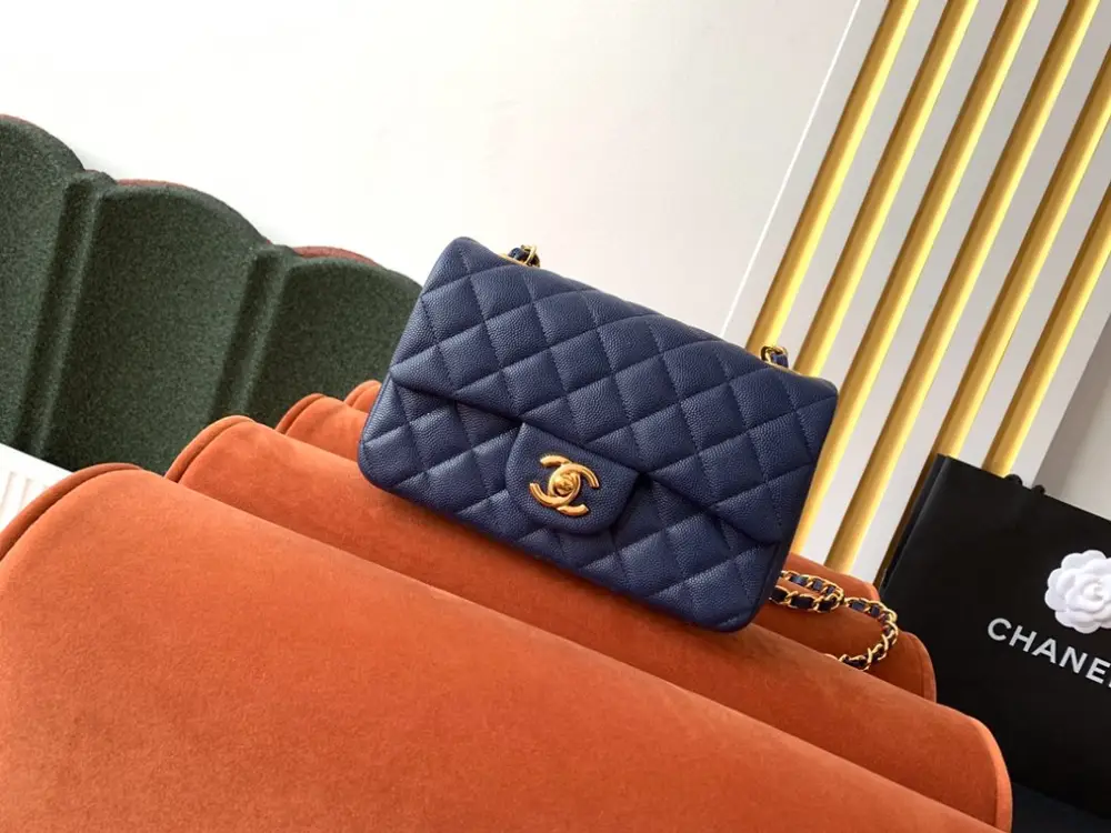 Chanel — Сумка Classic Flap Caviar 20 см