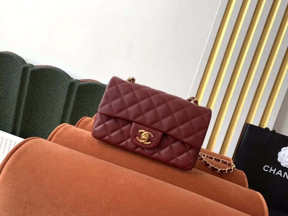 Chanel — Сумка Classic Flap Caviar 20 см