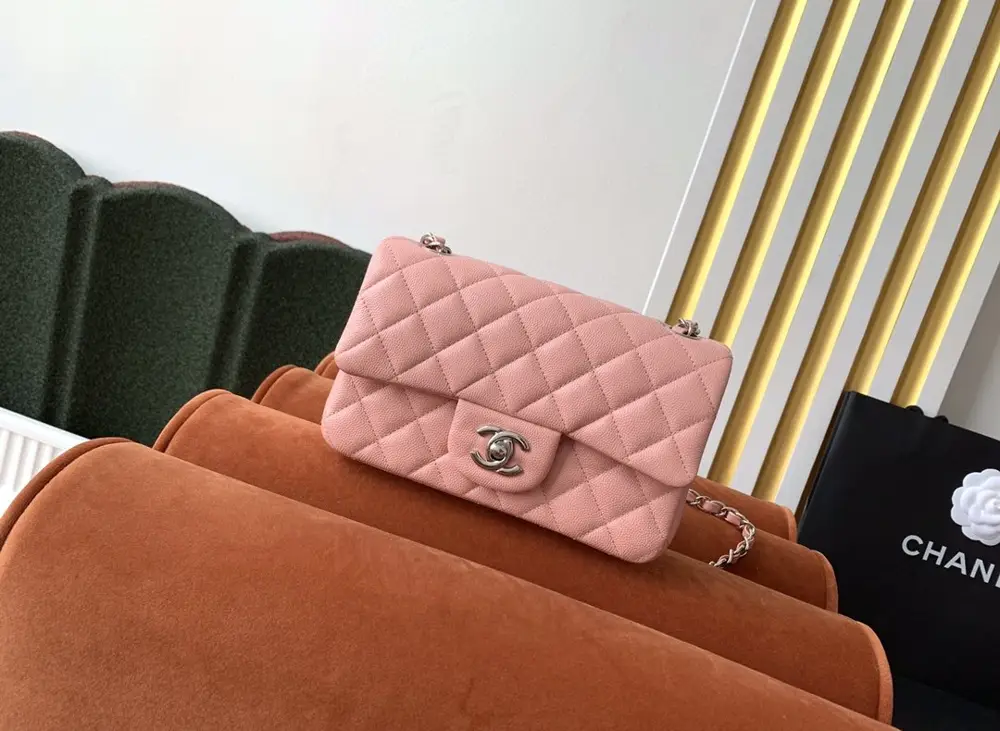 Chanel — Сумка Classic Flap Caviar 20 см