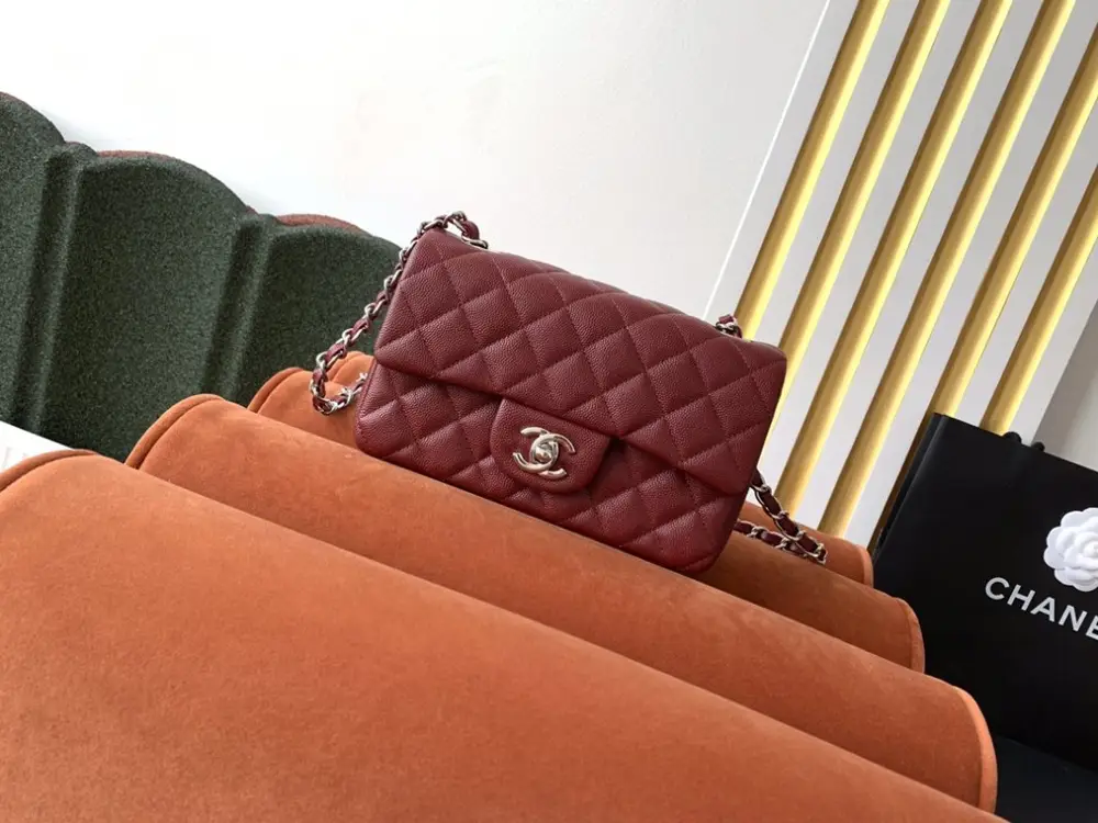 Chanel — Сумка Classic Flap Caviar 20 см