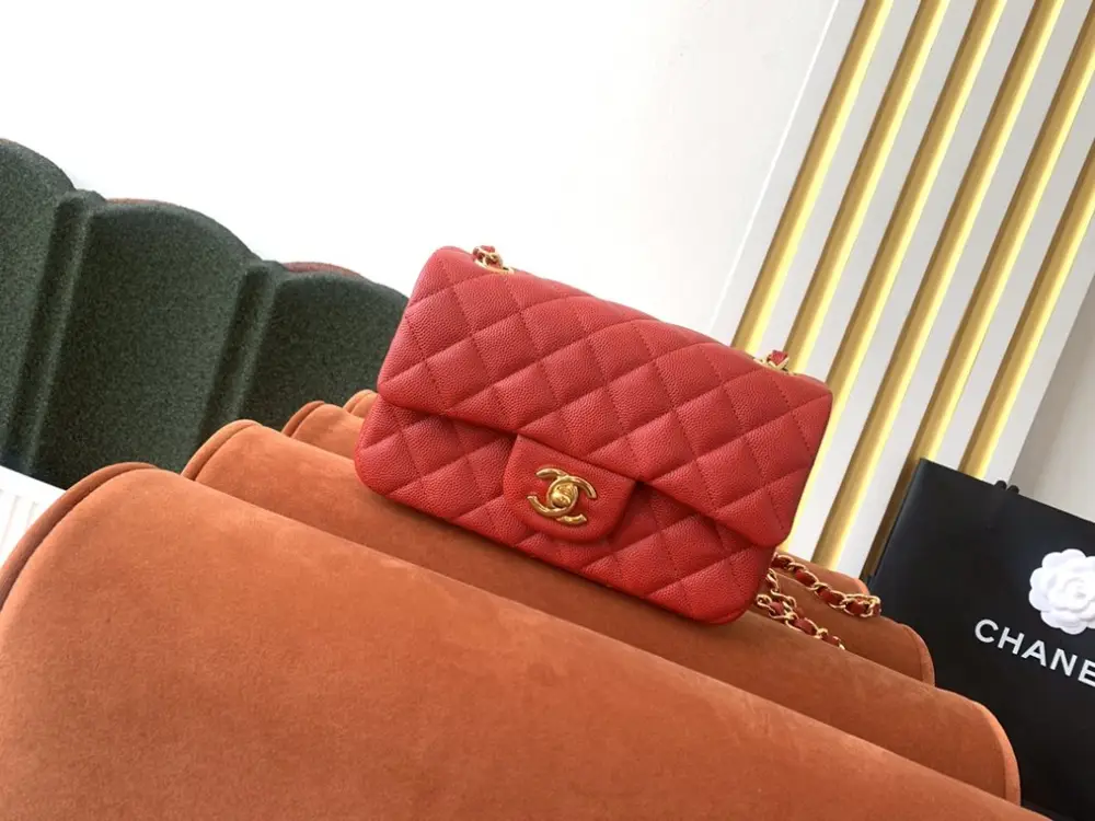 Chanel — Сумка Classic Flap Caviar 20 см