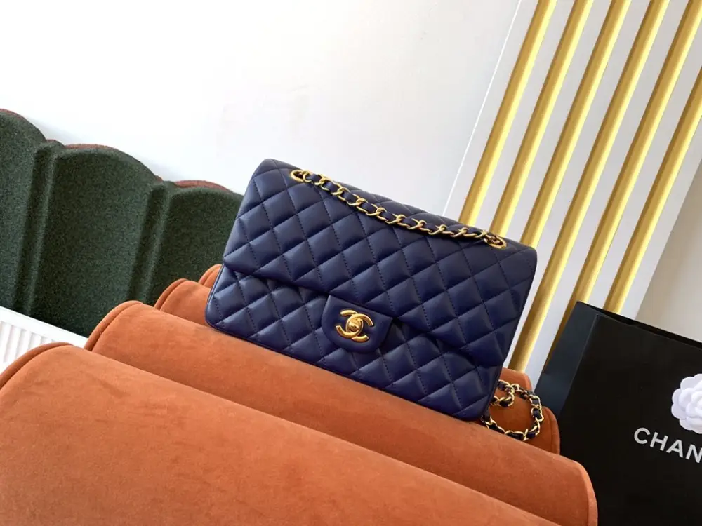 Chanel A bag Classic Flap Lambskin 26 cm — Photo 1