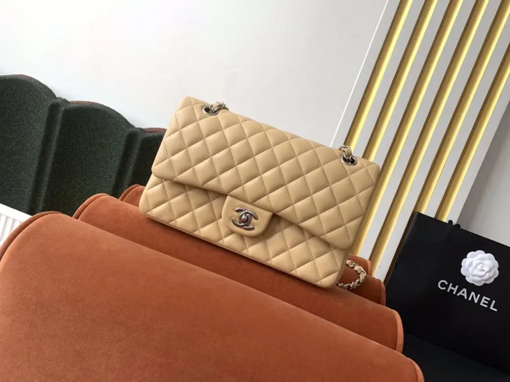Chanel — Сумка Classic Flap Lambskin 26 см